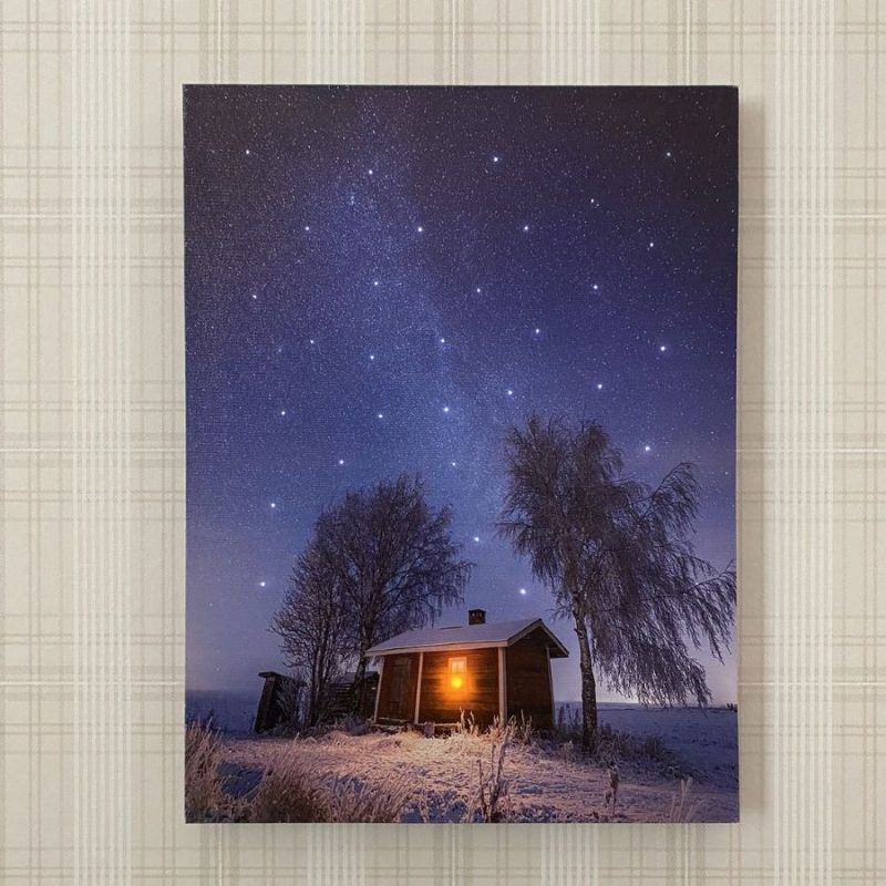 Valotaulu 30x40cm - Punainen mökki talviyössä, Jukka Risikko