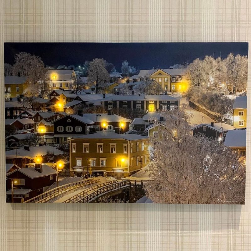 Valotaulu 60x40cm - Tunnelmalliset talot, Niko Laurila